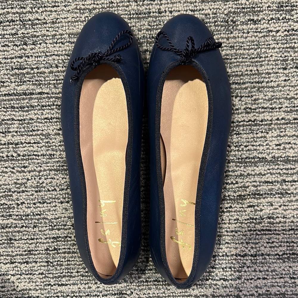 French Sole Pearl - Navy Leather Flats with Bow, size US 9
